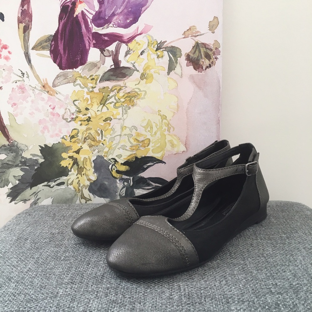 Lucky Brand Contrast Strap Fintleyy Ballet Flats